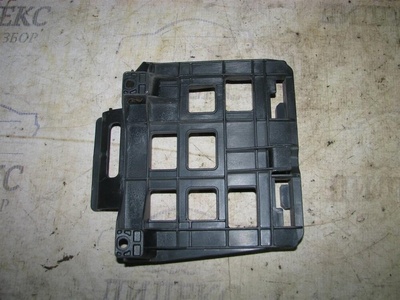 8P0906131A кронштейн блока управления двигателем Audi A3 (8PA) 2004-2013 2008
