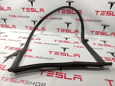 109051100K Уплотнитель Tesla Model 3 2020 1090511-00-K