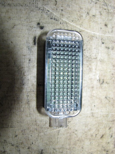 4e0947415 плафон салонный Audi A6 (C6 4F) 2004-2011 2010