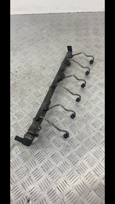 7795514 топливная рампа BMW 3 E90/E91/E92/E93 2007 ,1353