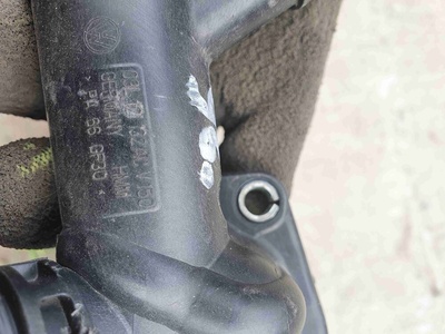 03L121132AC Фланец (тройник) системы охлаждения Audi A4 2012
