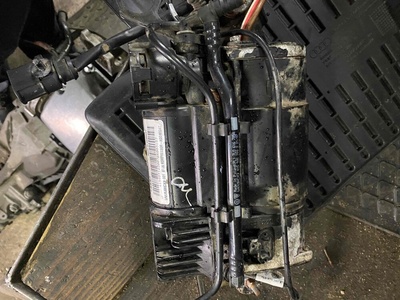 7l8616006c Компрессор пневмоподвески Audi Q7 2008