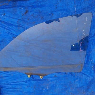 D35059511A стекло MAZDA DEMIO DY5W