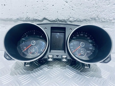 5K0920960N Щиток приборов (приборная панель) Volkswagen Golf 6 2010