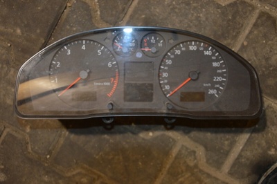 8D0920901D audi a4 b5 fl спидометр 1.6b jaeger