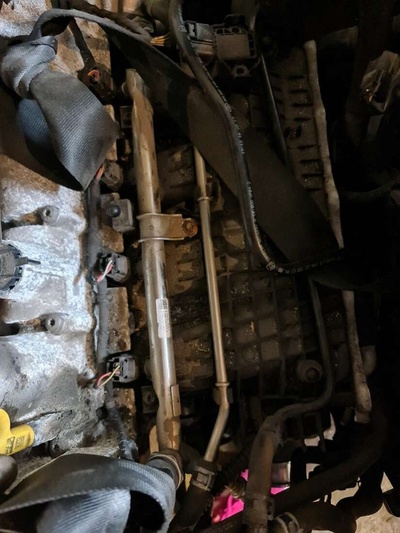 04E145299N Топливная рампа Volkswagen Golf 2014