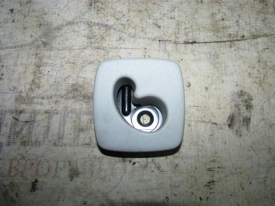 5N0861705A крючок для одежды VW Tiguan 2007-2011 2009