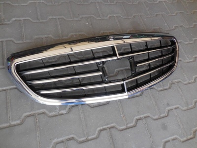 A2058801383 мерседес c 205 решетка радиатора под distronic