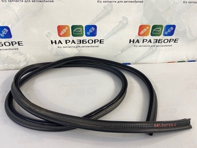 908300023R уплотнительная резинка проема багажника Renault Duster HSM 2013