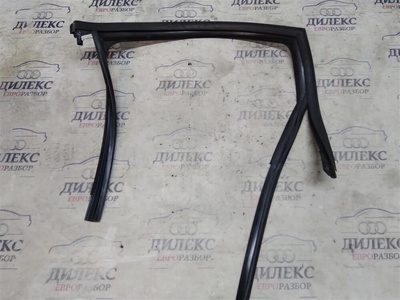 8R0839439G уплотнитель стекла двери Audi Q5 2011