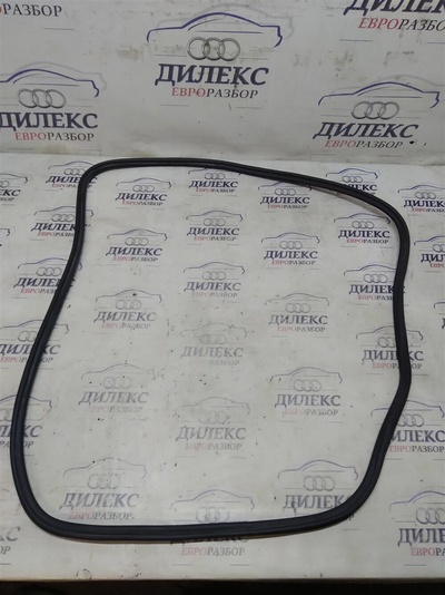 8R0831721D уплотнитель двери Audi Q5 2011
