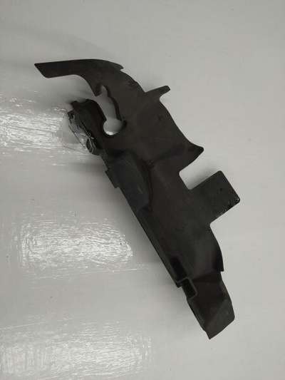 8D0121283E Дефлектор радиатора Audi A4(B5) 2000