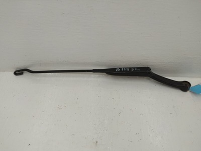 893955407C Щеткодержатель (поводок стеклоочистителя, дворник) Audi 80(B4) 1992