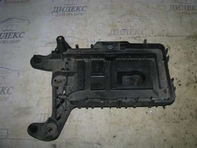 1K0915333H крепление акб (корпус/подставка) VW Tiguan 2007-2011 2009