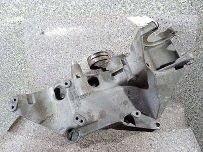 8200115762 Кронштейн генератора 1.8i 16V. F4P 772. Renault Laguna II 2002