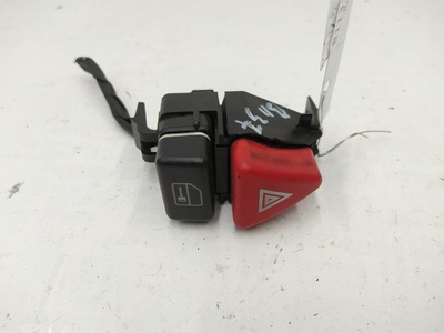 A1688201210 Кнопка аварийной сигнализации Mercedes A W168 2000