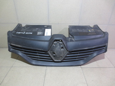 623105727R Решетка радиатора Renault Logan 2