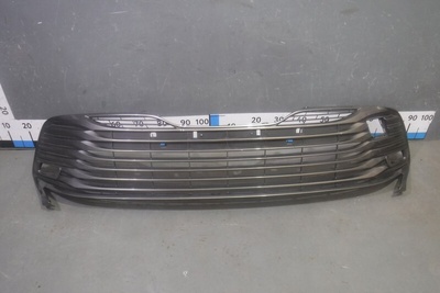5310233160 Решетка в бампер центральная Toyota Camry V70