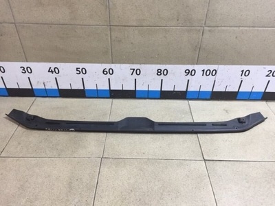 8W0823124 Уплотнитель капота Audi A4 B9