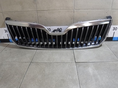 3T0853668B Решетка радиатора Skoda Superb 2