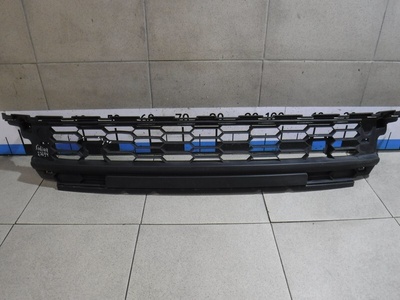 565853677E Решетка в бампер центральная Skoda Kodiaq