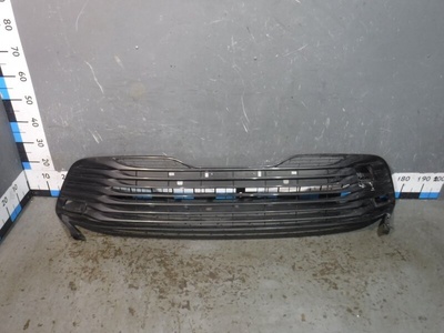 5310233160 Решетка в бампер центральная Toyota Camry V70