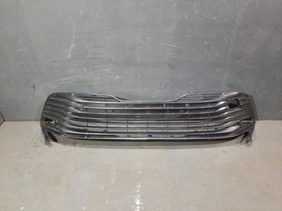 5310233160 Решетка в бампер центральная Toyota Camry V70