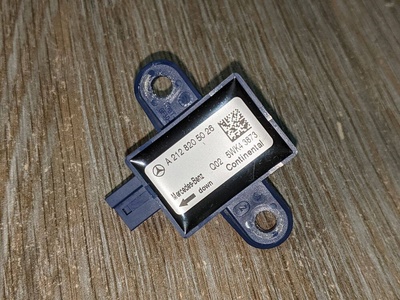 A2128205026 датчик удара в двери передней правой Mercedes-Benz E 2010