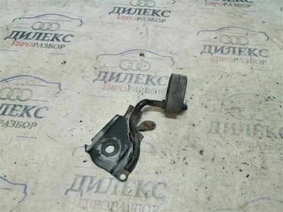 8D0253147E резинка подвеса глушителя VW Passat (B7) 2011-2015