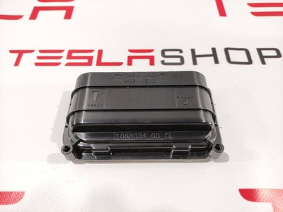 106803400C Решетка вентиляции кузова Tesla Model X 2017 1068034-00-C