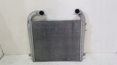 1902444 интеркулер радиатор воздушный scania r