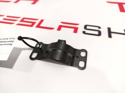 105096400B Прочая запчасть Tesla Model X 2017 1050964-00-B