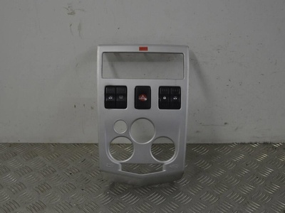 8200751184 Накладка декоративная на торпедо Renault Sandero 1 (2009-2014) 2009 , 8200751191