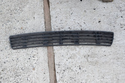 8D0807683 заглушка (решетка) бампера Audi A4 B5 1997