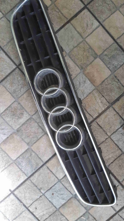 8L0807683 Решетка радиатора Audi A3 1998
