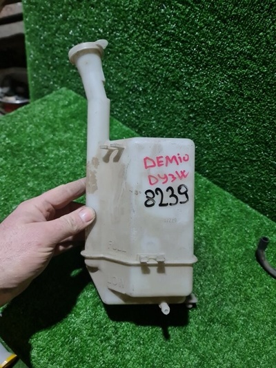 ZJ0115350A Расширительный бачок Mazda Demio DY3W , 823020118