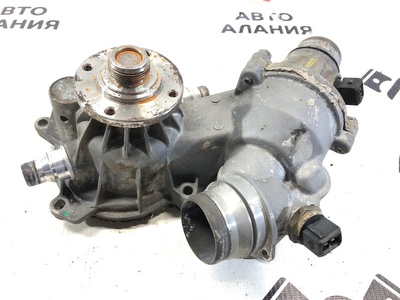 11517586780 Помпа в сборе с термостатом BMW 7-Series E66 2003