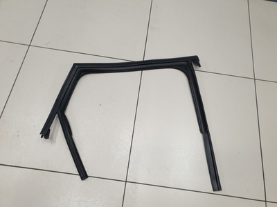 8V4839440B Уплотнитель стекла двери задний правый Audi A3 8V 2012-2020