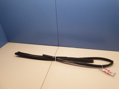 C23559605C Уплотнитель стекла передней левой двери Mazda 5 CR 2005-2010