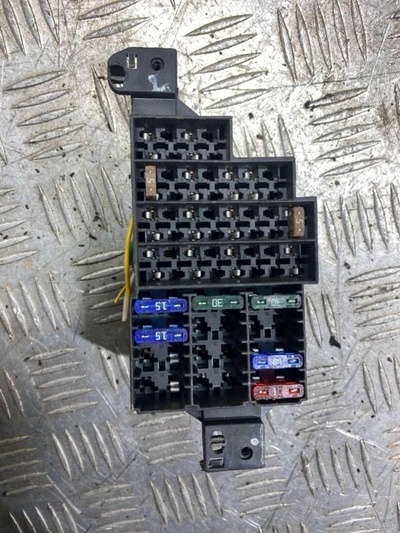 7703297597 Блок предохранителей Renault Logan 1 2008