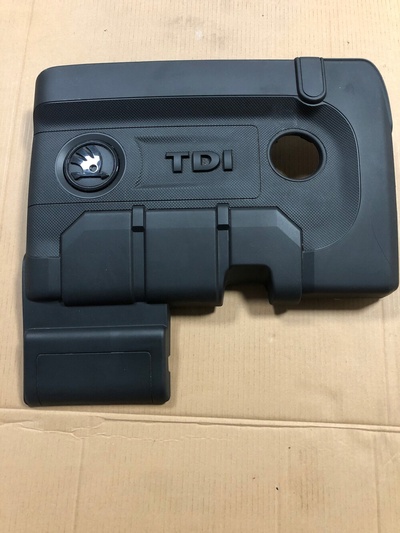 04B103925C skoda fabia iii rapid рестайлинг крышка двигателя гора