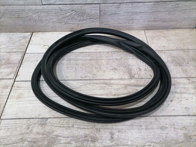 7L0839911E Уплотнитель двери Volkswagen Touareg (GP) I рестайлинг (2006–2010) 2009