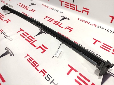 107208090D уплотнитель задний правый Tesla Model X 2017 1072080-90-D,1072080-80-D