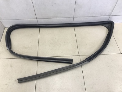 8200733142 Уплотнитель стекла двери RENAULT Duster 2012>