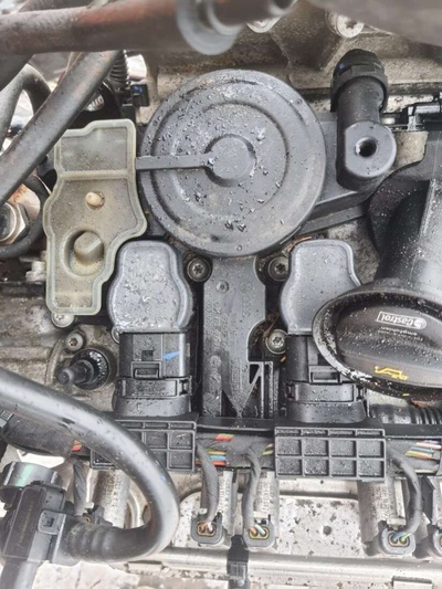 06H103495AGCJK Маслоотделитель (сапун) Volkswagen Multivan 2012 06H103495AG CJK