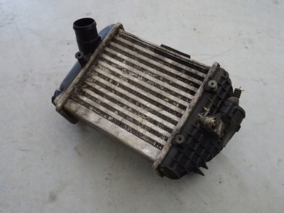 8E0145805E интеркулер левый audi a4 b6 b7 2.5 tdi