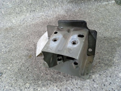 62211AU300 Кронштейн крепления бампера переднего L ПЕРЕДНИЙ. Nissan Primera P12 2005