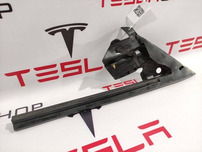 109050200G Уплотнитель Tesla Model 3 2017 1090502-00-G