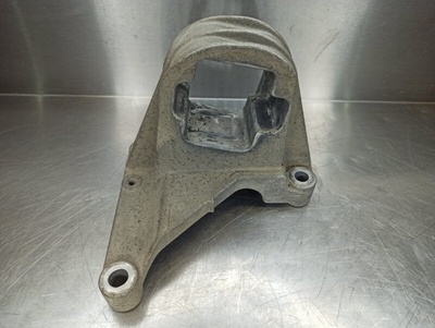 30680770 кронштейн опоры двигателя Volvo S60 RS, RH 2009