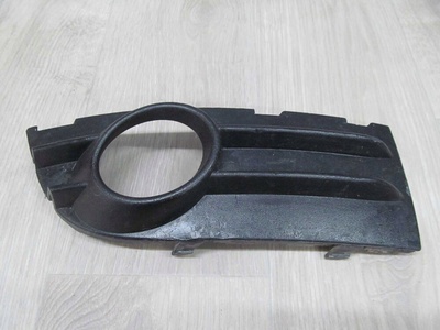 30657196 volvo c30 06 - решётка решетка радиатора противотуманок бампера правое